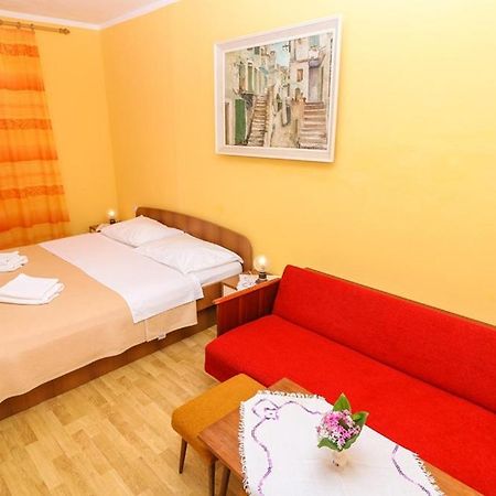 Double Rooms Tomica 2 With Balcony Baška Eksteriør bilde