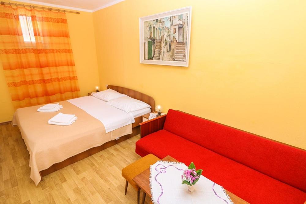 Double Rooms Tomica 2 With Balcony Baška Eksteriør bilde