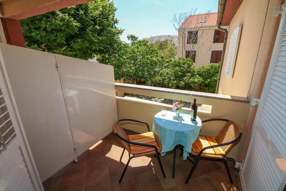 Double Rooms Tomica 2 With Balcony Baška Eksteriør bilde