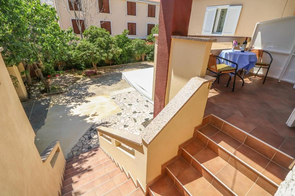 Double Rooms Tomica 2 With Balcony Baška Eksteriør bilde