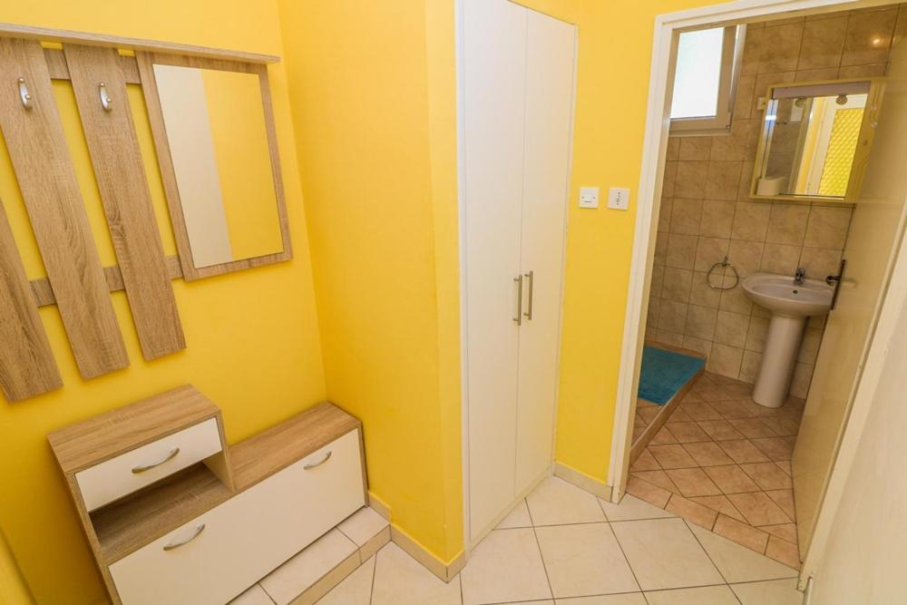 Double Rooms Tomica 2 With Balcony Baška Eksteriør bilde