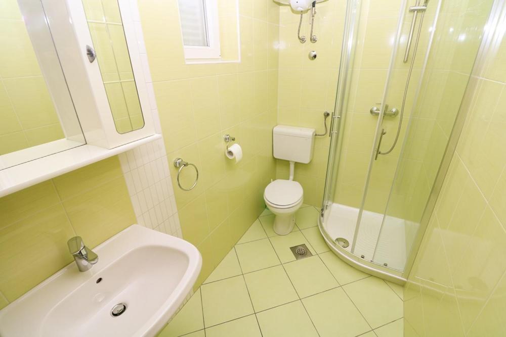 Double Rooms Tomica 2 With Balcony Baška Eksteriør bilde
