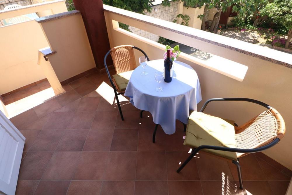 Double Rooms Tomica 2 With Balcony Baška Eksteriør bilde
