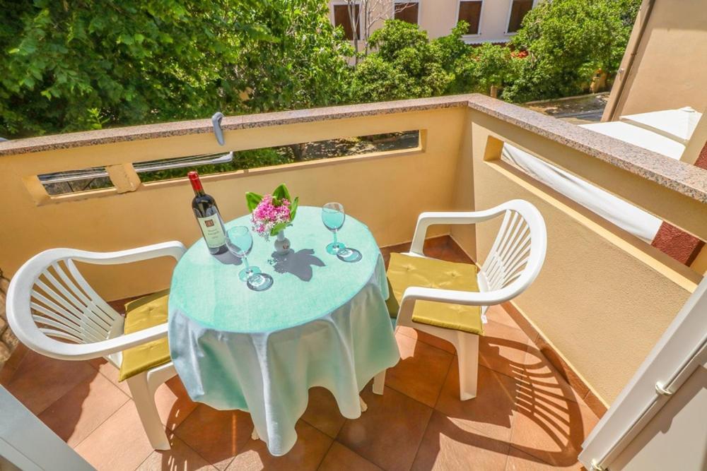 Double Rooms Tomica 2 With Balcony Baška Eksteriør bilde