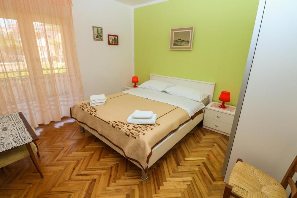 Double Rooms Tomica 2 With Balcony Baška Eksteriør bilde