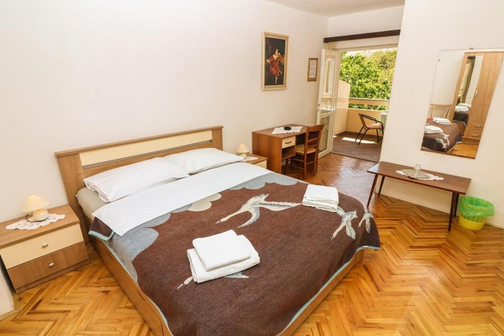 Double Rooms Tomica 2 With Balcony Baška Eksteriør bilde