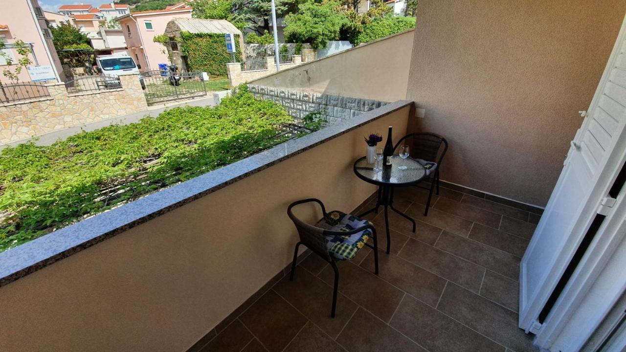 Double Rooms Tomica 2 With Balcony Baška Eksteriør bilde
