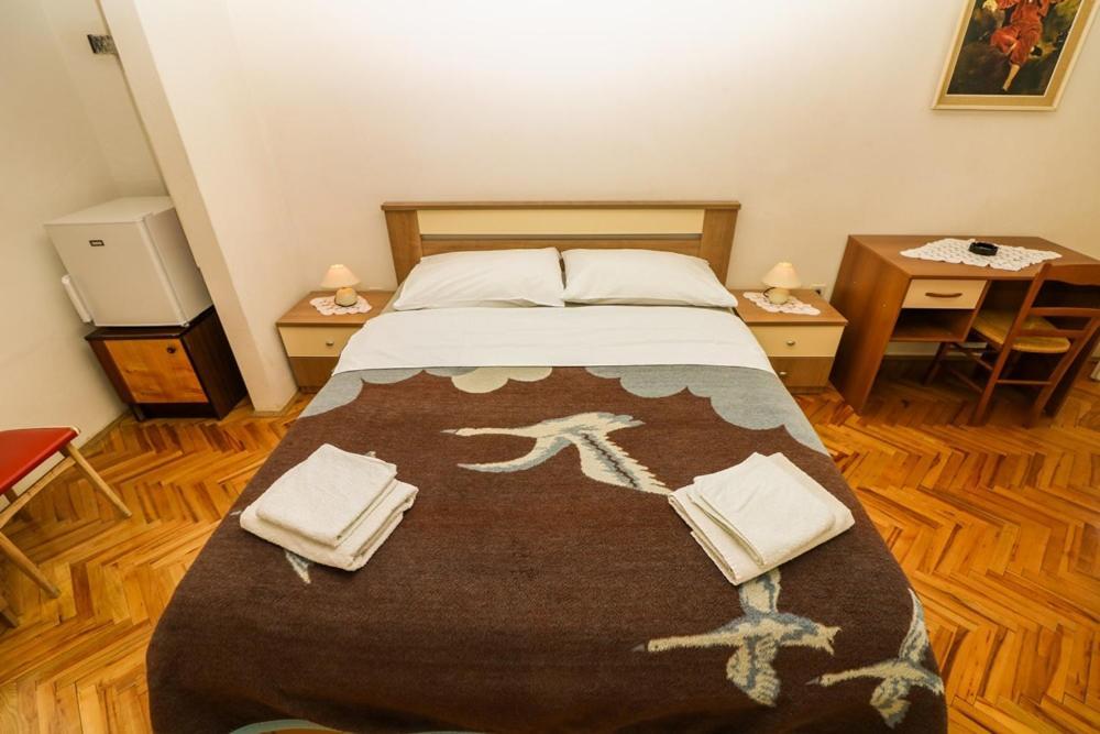 Double Rooms Tomica 2 With Balcony Baška Eksteriør bilde