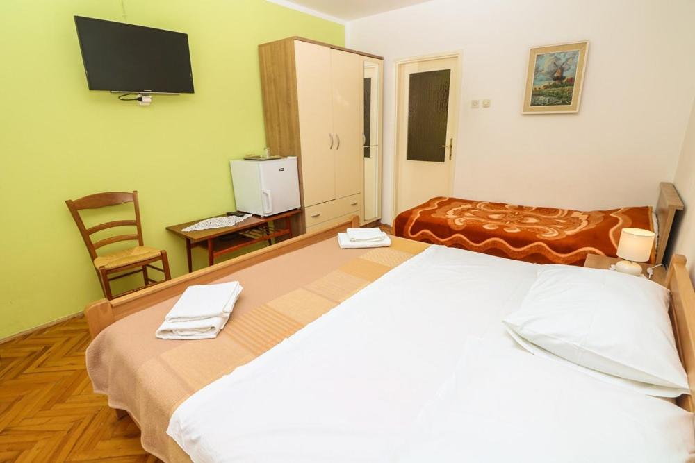 Double Rooms Tomica 2 With Balcony Baška Eksteriør bilde