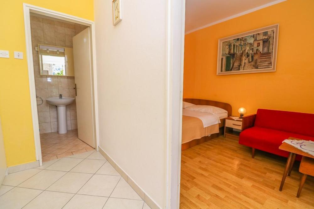 Double Rooms Tomica 2 With Balcony Baška Eksteriør bilde